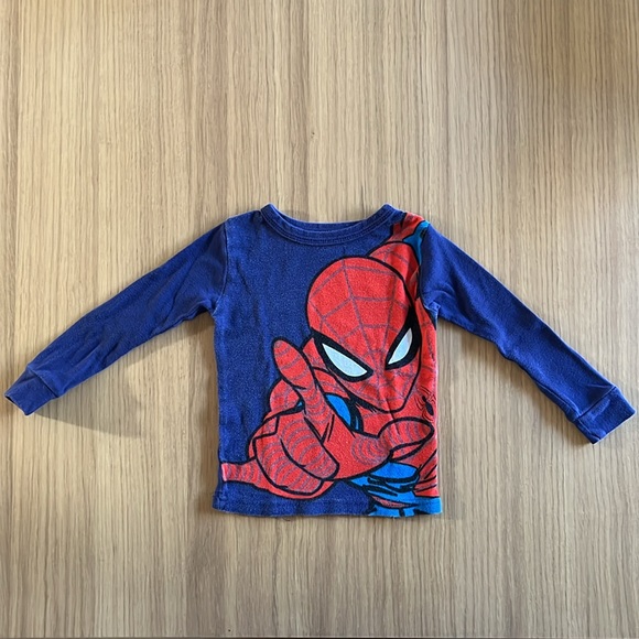 Marvel, 2-sets of Spider pajamas, size 4T, but it runs smaller - Picture 10 of 14